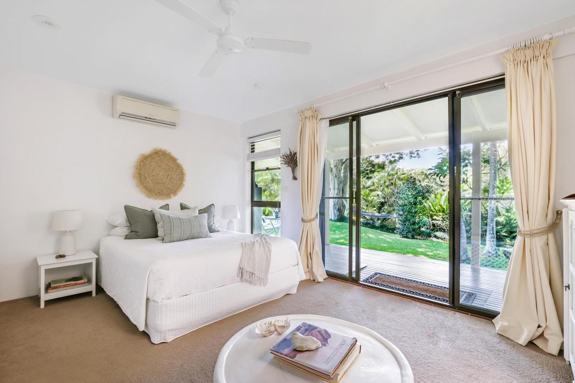 Sensom Boutique Bed And Breakfast Sapphire Beach Bagian luar foto