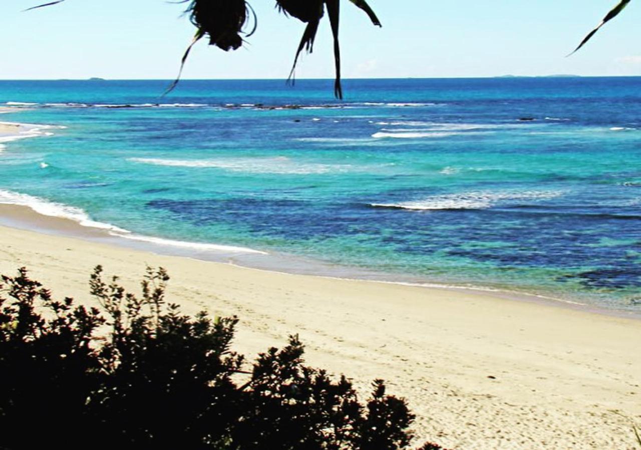 Sensom Boutique Bed And Breakfast Sapphire Beach Bagian luar foto