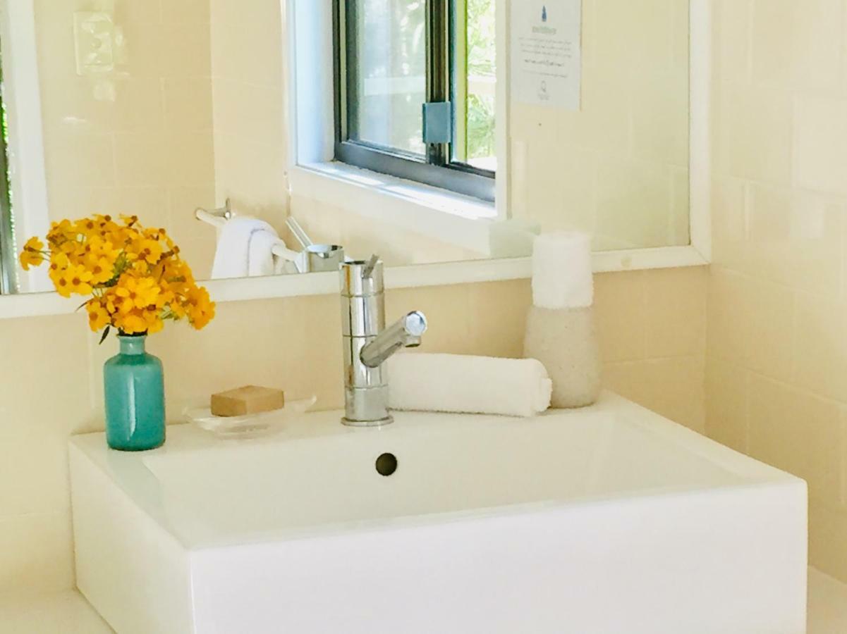 Sensom Boutique Bed And Breakfast Sapphire Beach Bagian luar foto
